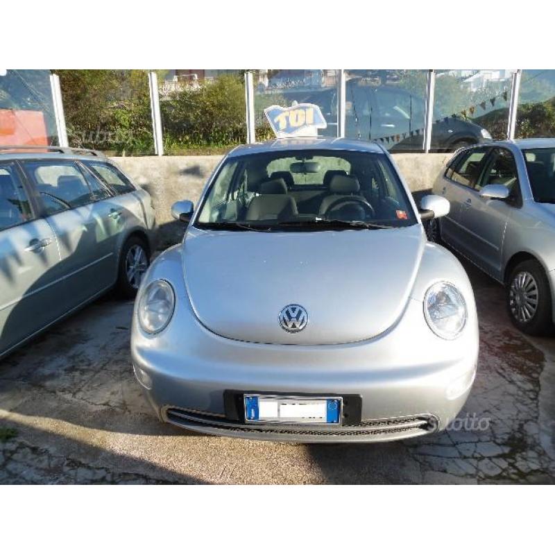 VOLKSWAGEN New Beetle