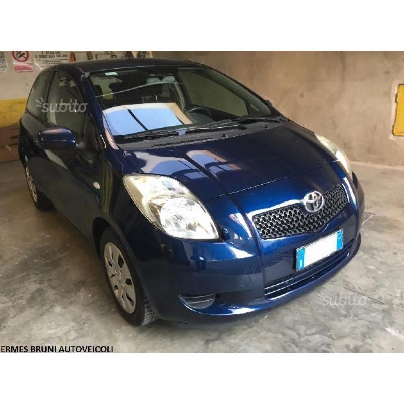 Toyota yaris 1.0 3 porte