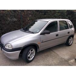 Opel corsa viva 1.5td(DIESEL)con gancio traino