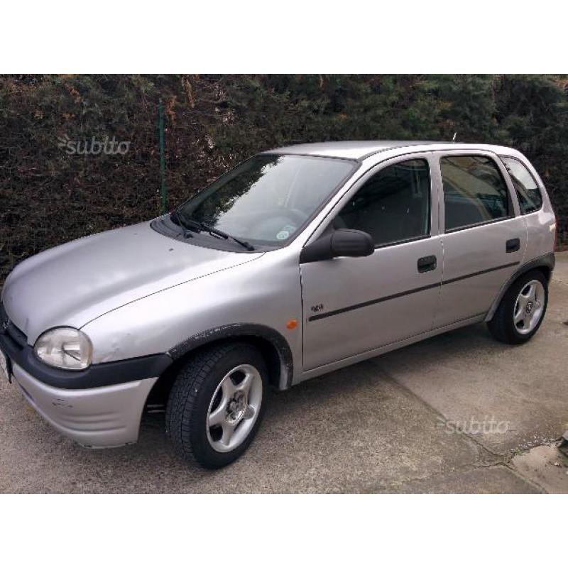 Opel corsa viva 1.5td(DIESEL)con gancio traino