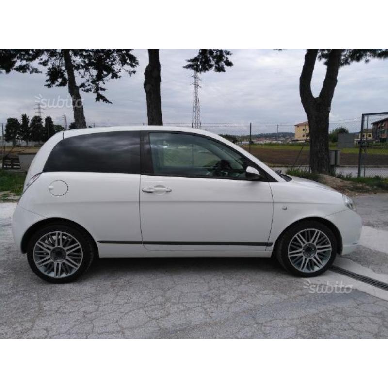 Lancia Y momo design 1.3 MTJ 2009 garanzia