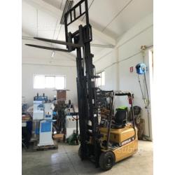 Carrello elevatore caterpillar 15 a elettrico