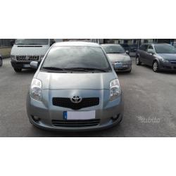 Toyota Yaris 1.3sol luxury pak km 100.000