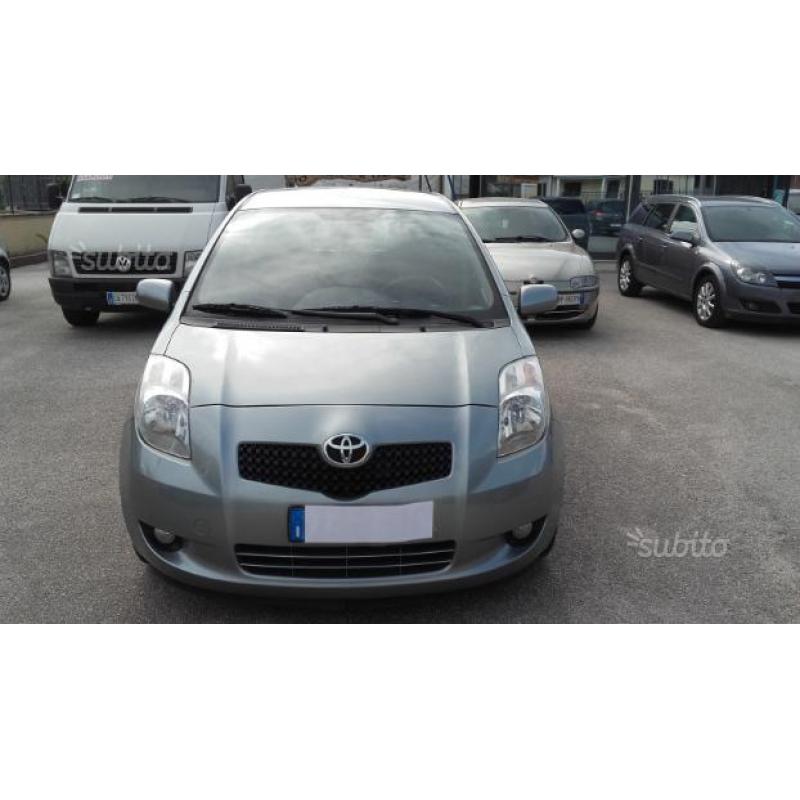 Toyota Yaris 1.3sol luxury pak km 100.000