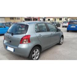 Toyota Yaris 1.3sol luxury pak km 100.000