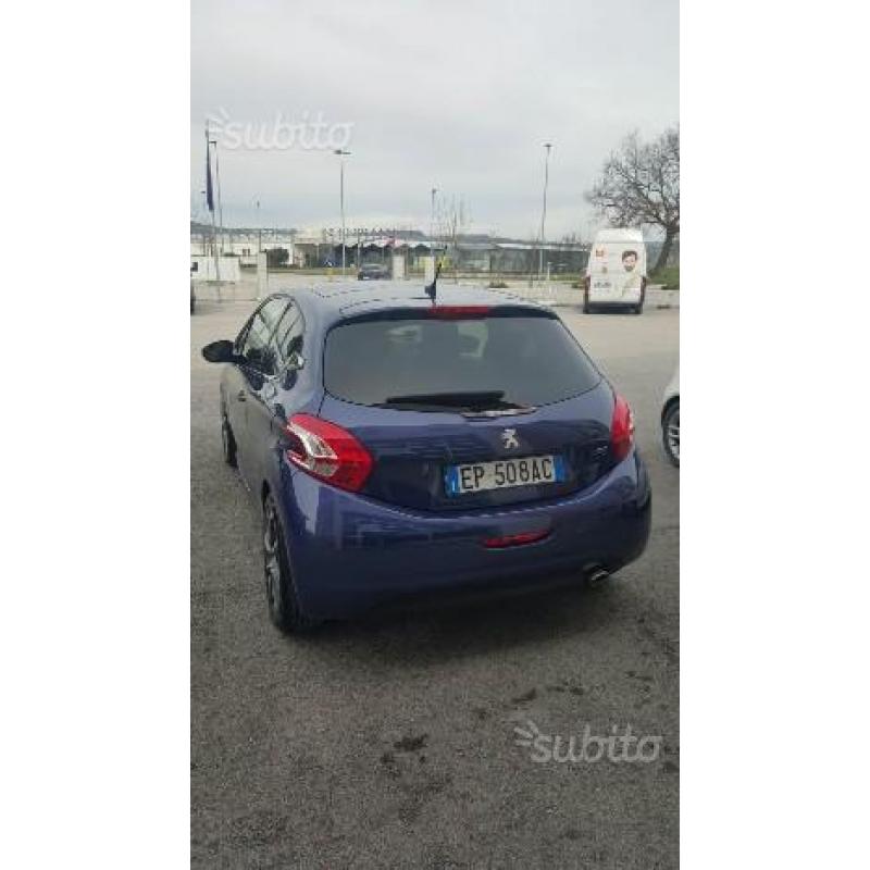 Peugeot 208 - 1.4 HDI