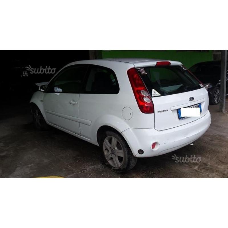 Ford Fiesta 1.2 b/gpl anno 2008 sinistrata