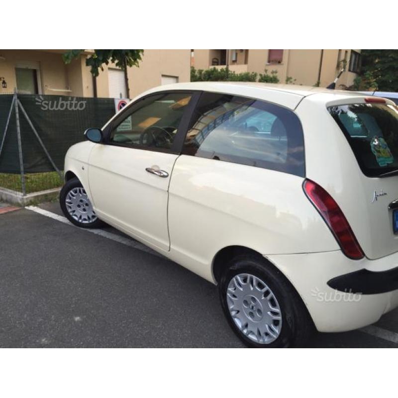 Lancia y 1.4 oro 2006