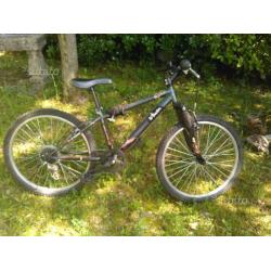 Mountain bike B-TWIN adatta 10-12 anni