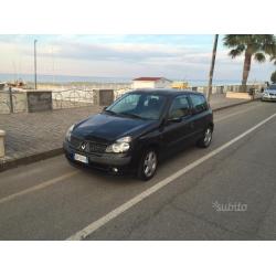 RENAULT Clio - 2002