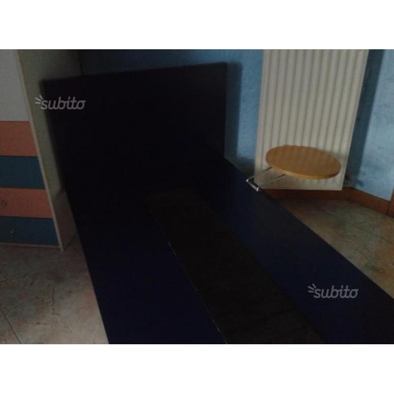 Letto singolo in legno