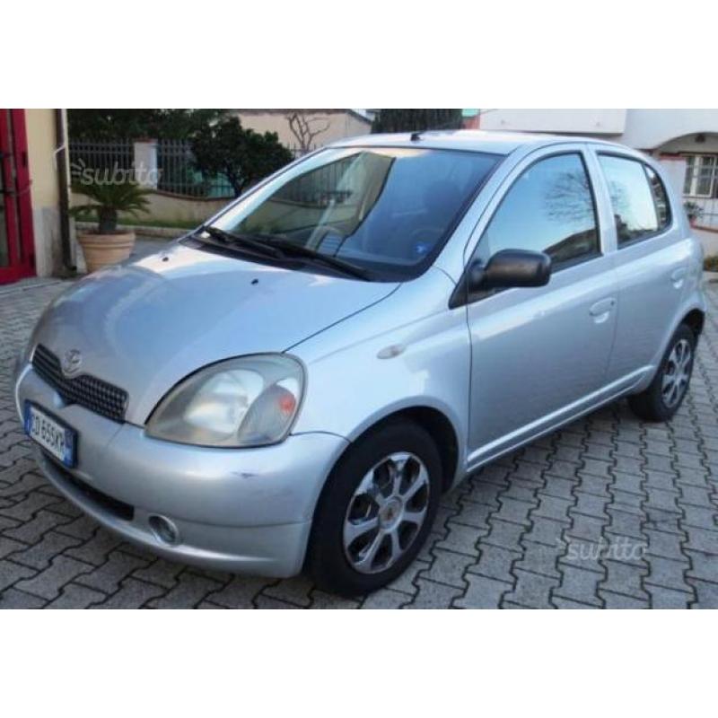 TOYOTA Yaris  1.3i 16V cat Luna