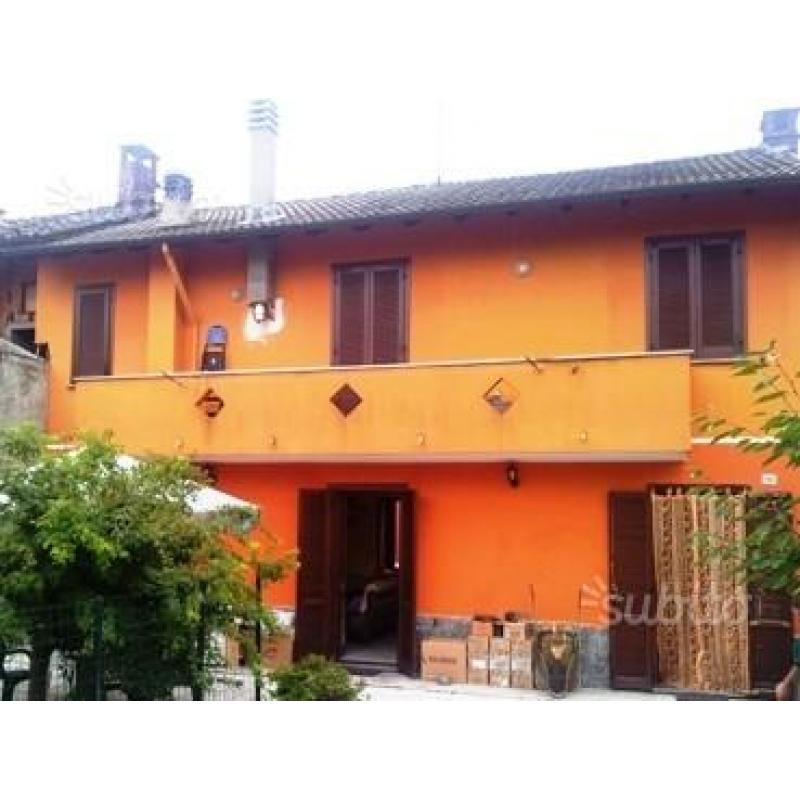 Casa con giardino