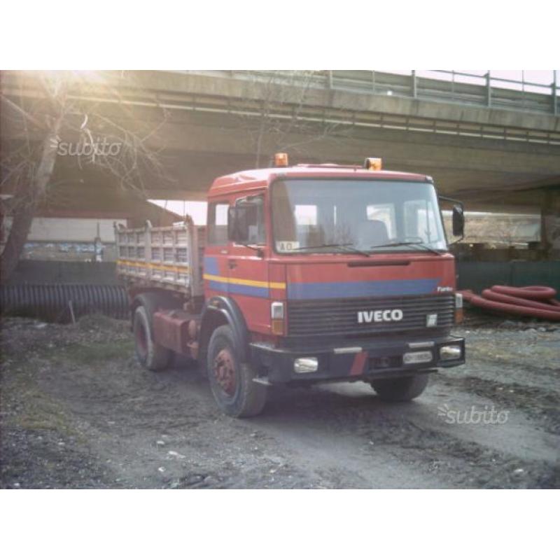 Iveco 190 F 26 ribaltabile trilaterale