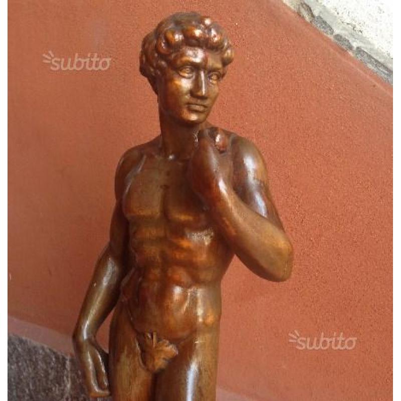 Statua in legno scolpita a mano SP. GRATIS sapa