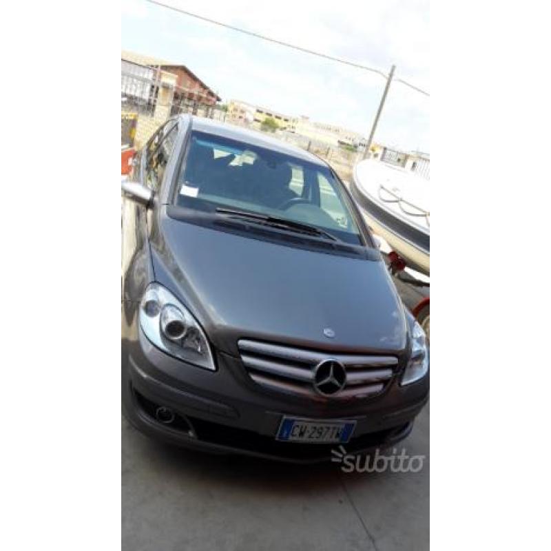 Mercedes b 180 cdi permuto con sw