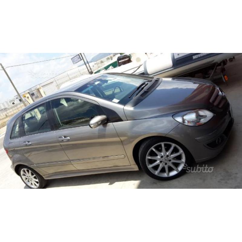 Mercedes b 180 cdi permuto con sw