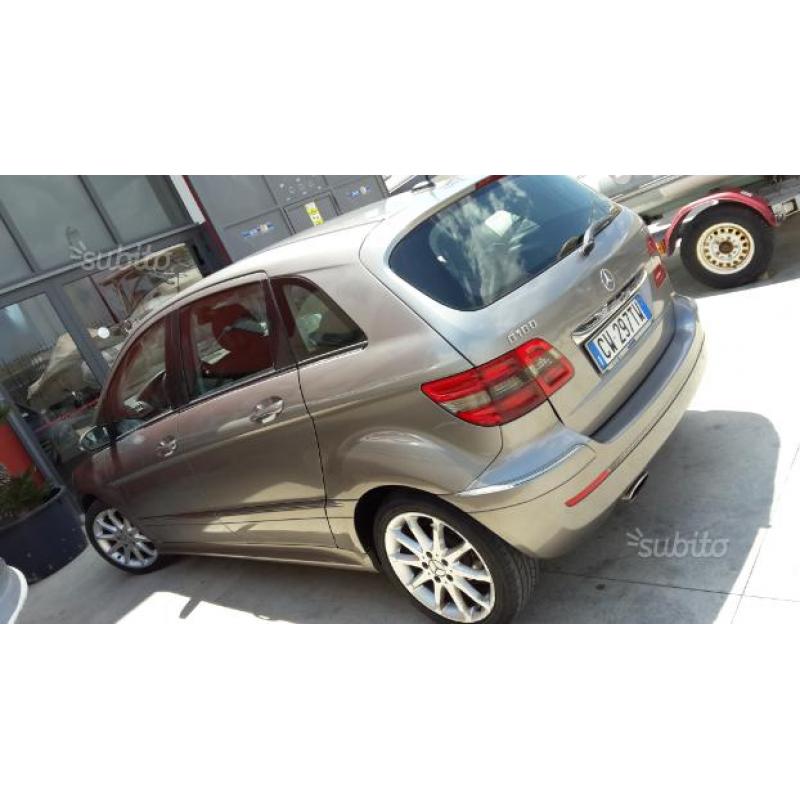 Mercedes b 180 cdi permuto con sw