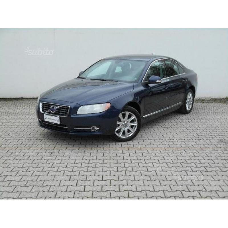 VOLVO S80 D5 Momentum