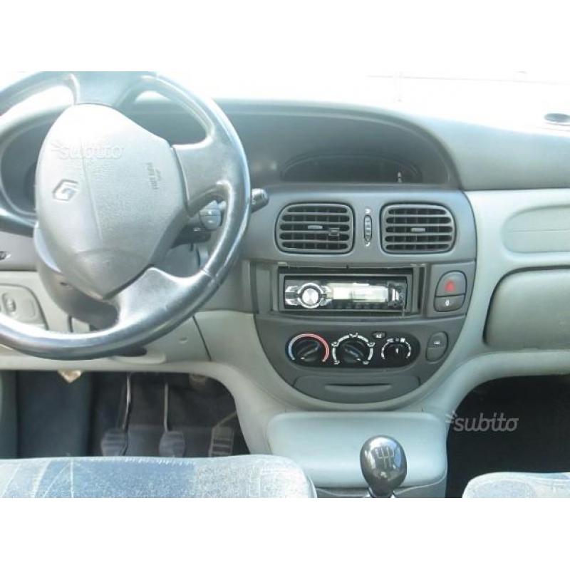 RENAULT Mégane 2ª serie - 2001