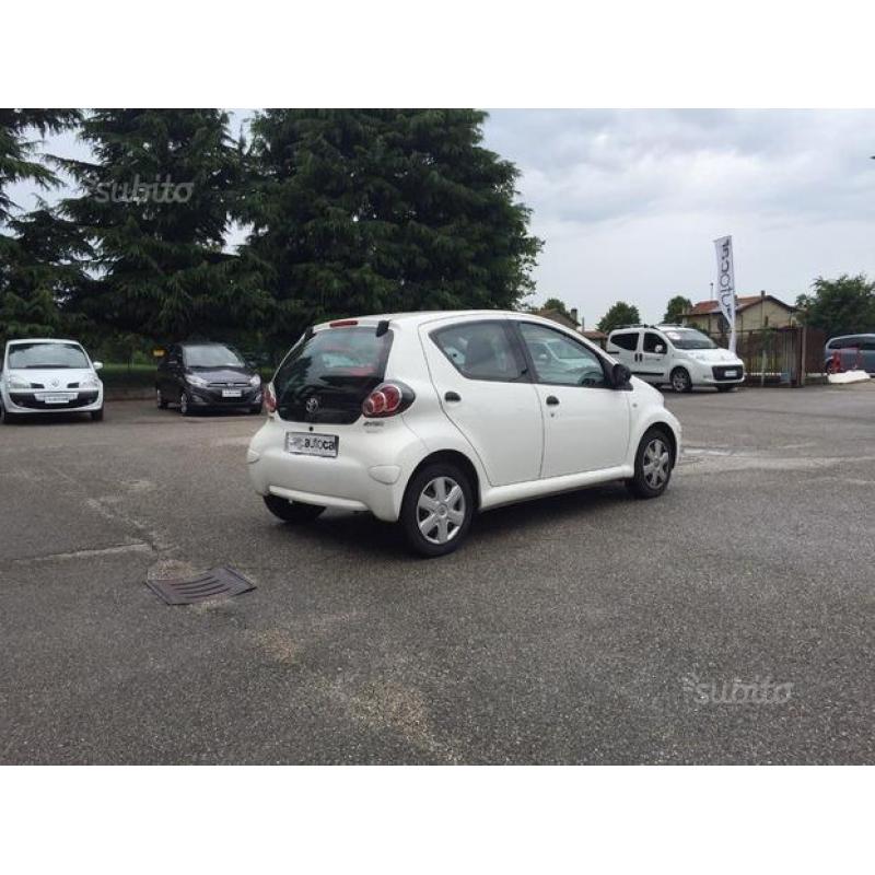 TOYOTA Aygo 1.0 12V VVT-i 5 porte Now Connect