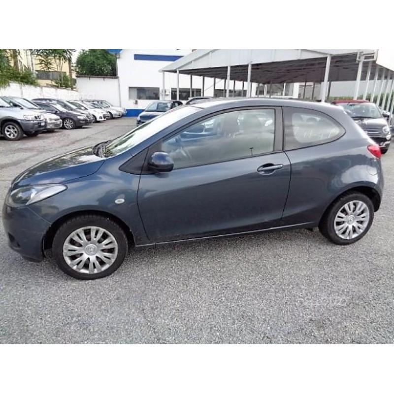 MAZDA 2 , 1.4 diesel , ideale neopatentati