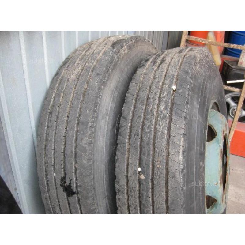 2 pneumatici autocarro 12 R 22.5