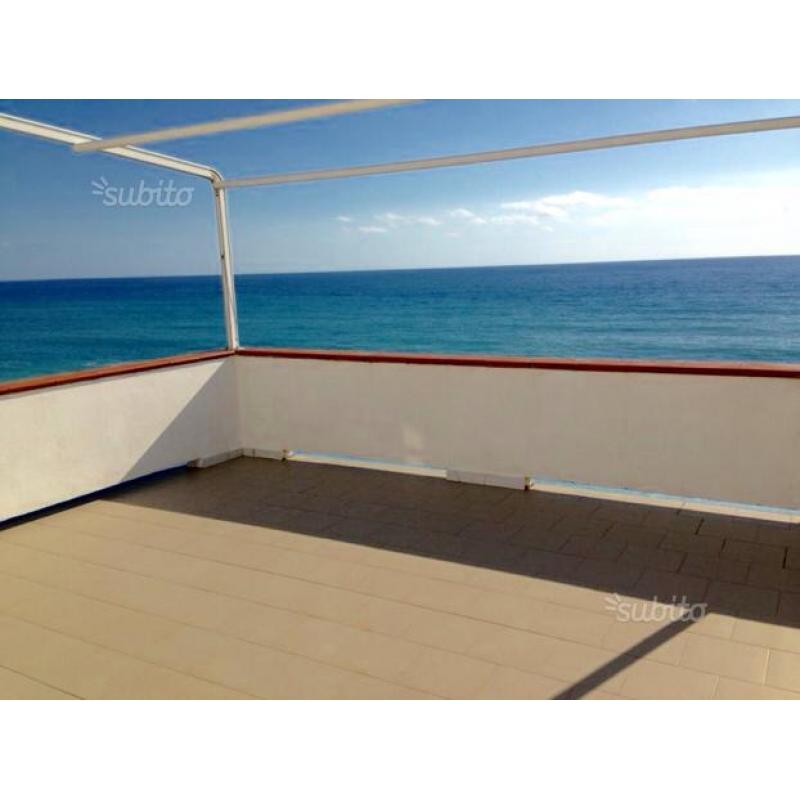 Terrazza SUL MARE casa sulla spiaggia