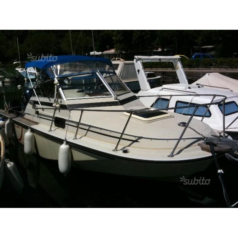 Boston whaler revenge 22