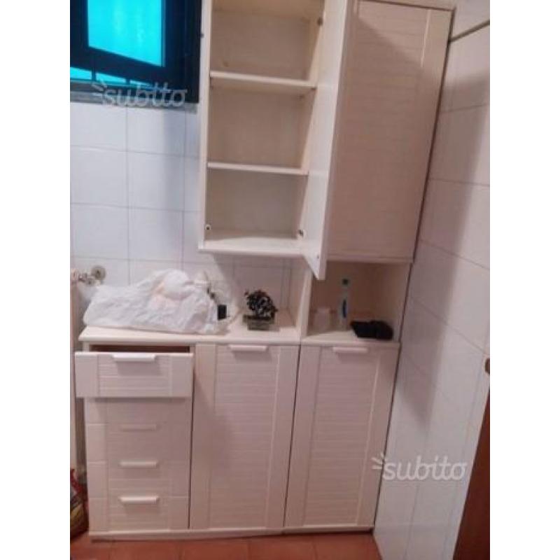 Mobile per il bagno in legno