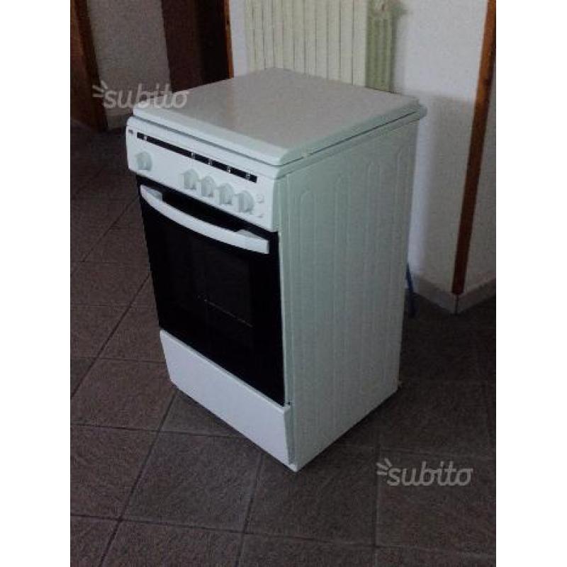 Cucina a gas quattro fuochi