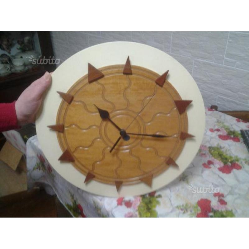 Orologio da parete in legno