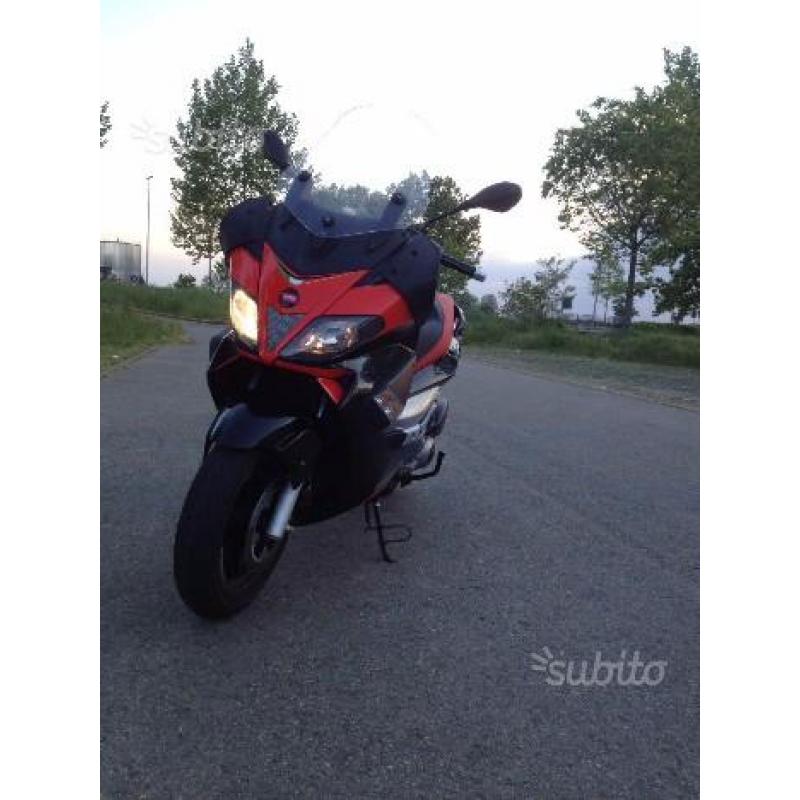 Aprilia SR Max 300 - 2013