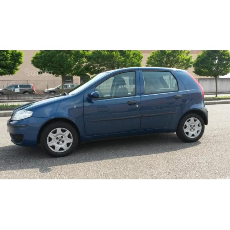 Auto fiat punto 1.3 multijet Turbo Diesel (51kw)