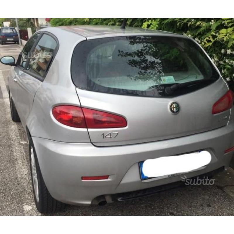 Alfa romeo 147 - 2006 argento distinctive