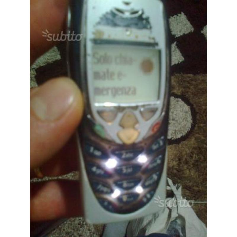 Nokia 8310 perfetto,con carica batteria,