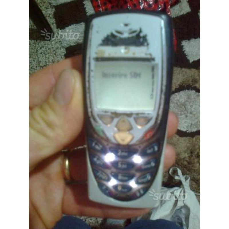 Nokia 8310 perfetto,con carica batteria,