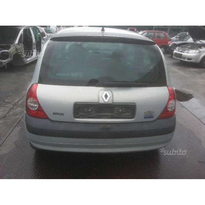 Renault Clio 2004: Portello posteriore grigio