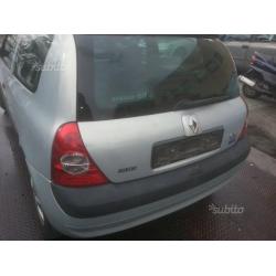 Renault Clio 2004: Portello posteriore grigio