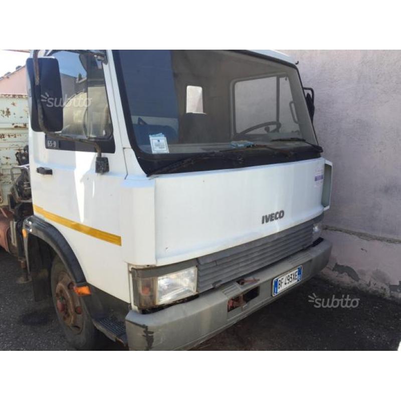 Camion ribaltabile trilaterale Fiat 65-9 con gru