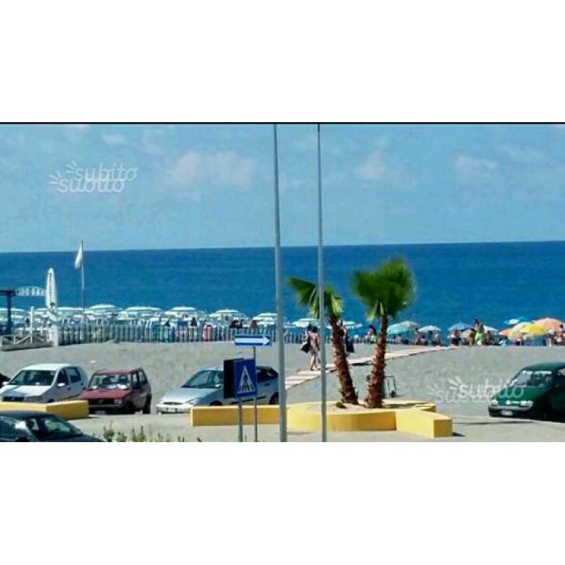 Piano terra con giardino a 50 metri dalla spiaggia