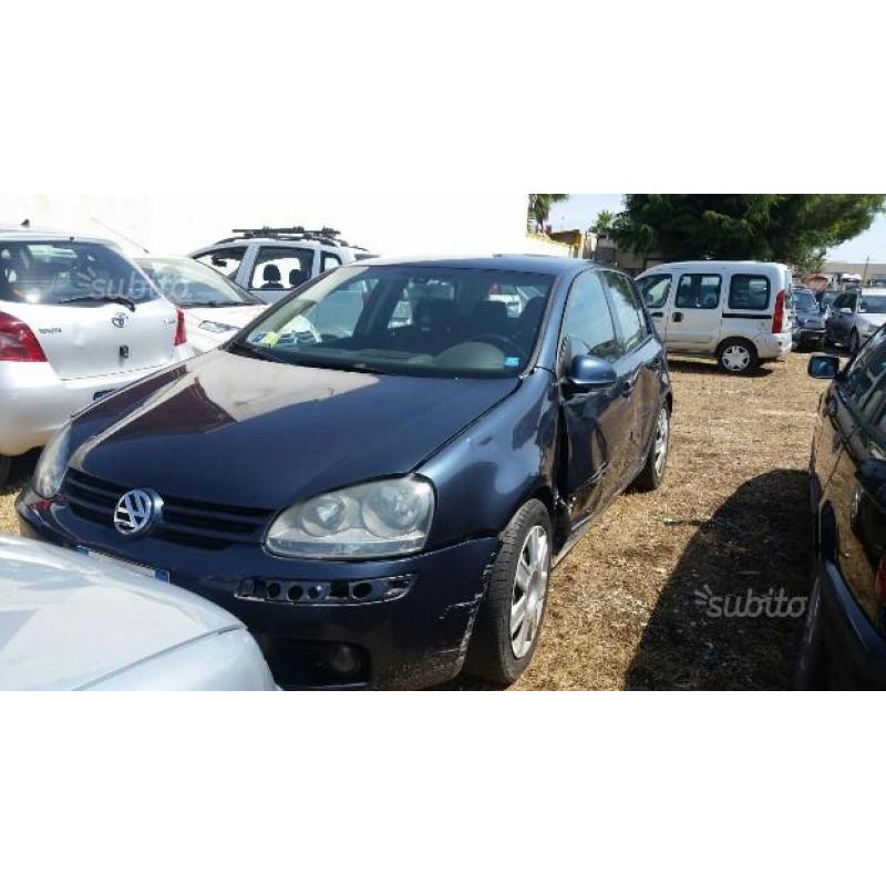 VOLKSWAGEN Golf 2.0 TDI Sportline SINISTRATA