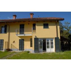 Villa a Schiera a Pinerolo, 6 locali