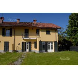 Villa a Schiera a Pinerolo, 6 locali