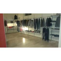 Arredamento negozio abbigliamento