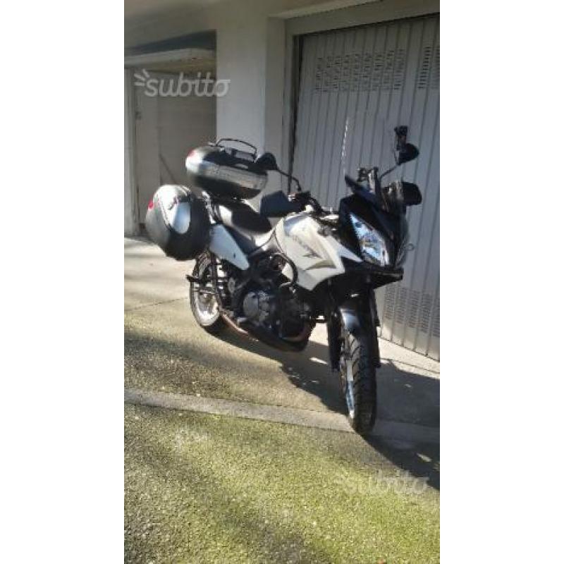 Suzuki V Strom DL 650 - 2011