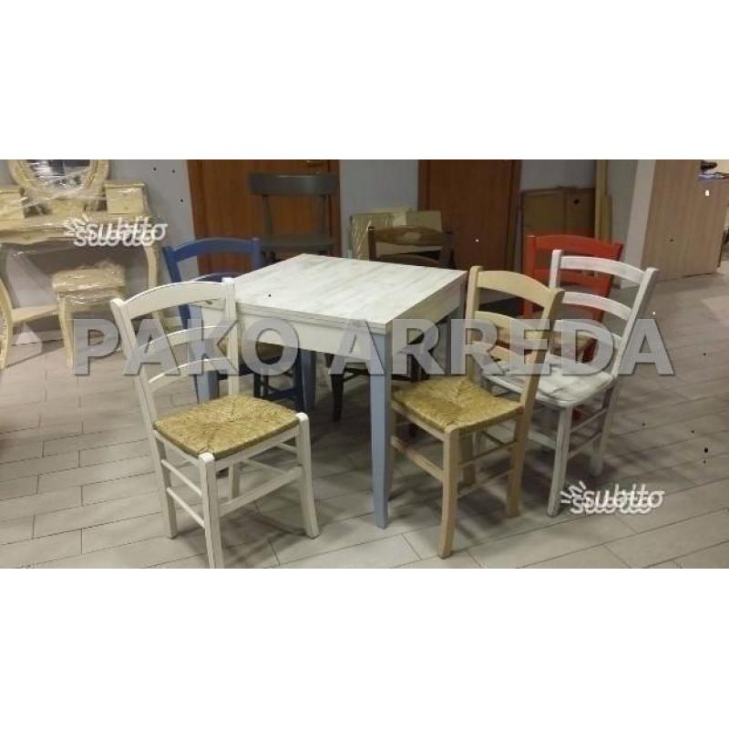 Sedie e tavoli shabby naturali