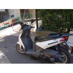 Aprilia sportcity 200