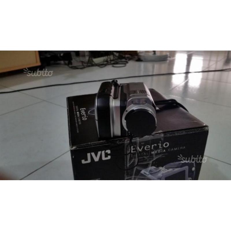 JVC Everio GZ-MC200 Flash Media Camcorder