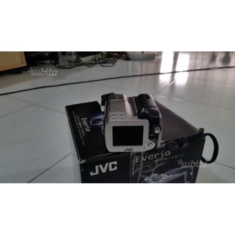 JVC Everio GZ-MC200 Flash Media Camcorder